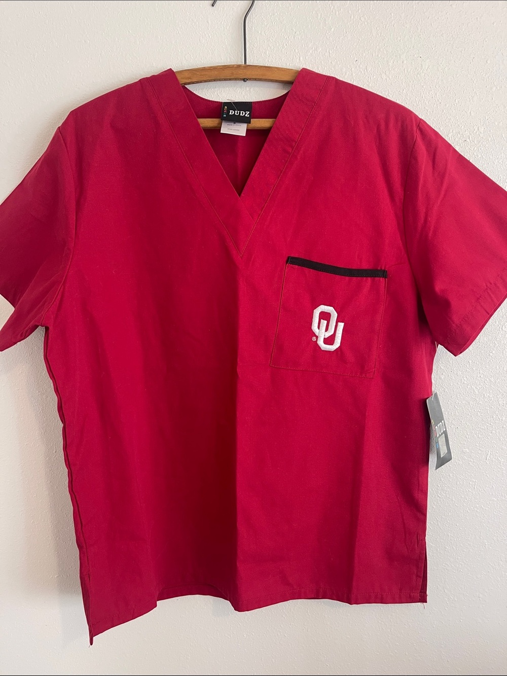 Oklahoma Sooners scrub top by Scrub DUDZ size S